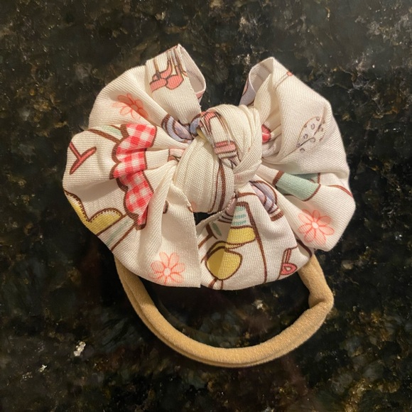 Caden Lane Baby Golf Bow - Picture 2 of 2